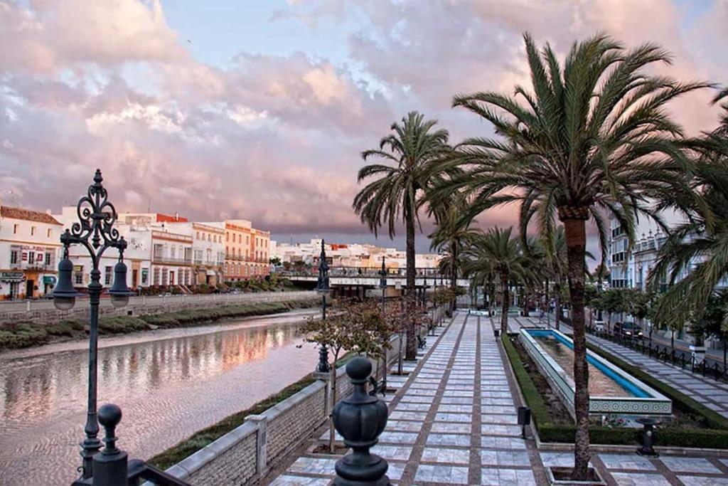 Fancy Apartment In A Historic House, Chiclana City Center By C. Dreams Chiclana de la Frontera Buitenkant foto